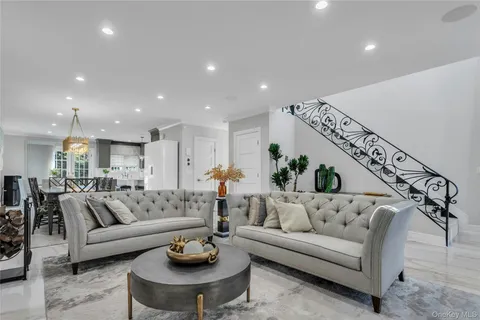 $1,988,000 | 1463 Burton Street | Whitestone
