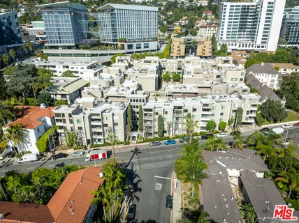 $959,000 | 8455 Fountain Avenue, Unit 302, West Hollywood, CA 90069