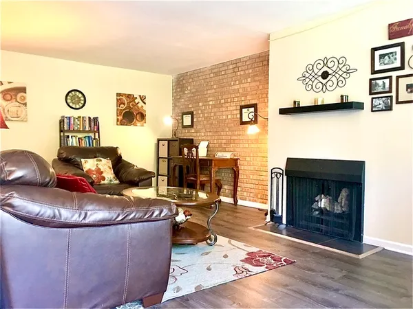 $1,700 | 6020 Oakwood Drive, Unit 3J, Lisle, IL 60532