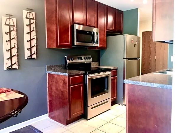 $1,700 | 6020 Oakwood Drive, Unit 3J, Lisle, IL 60532