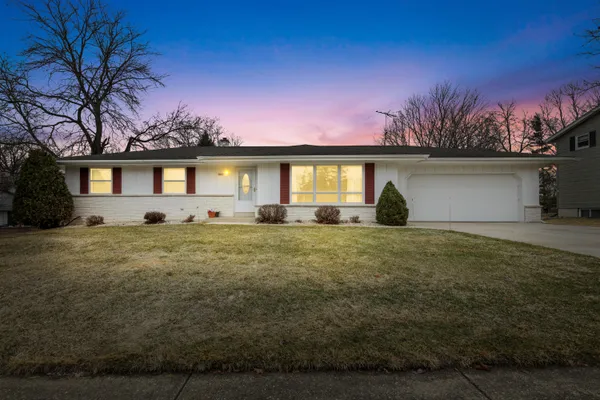 $319,000 | 1621 Woodridge Road, West Bend, WI 53095