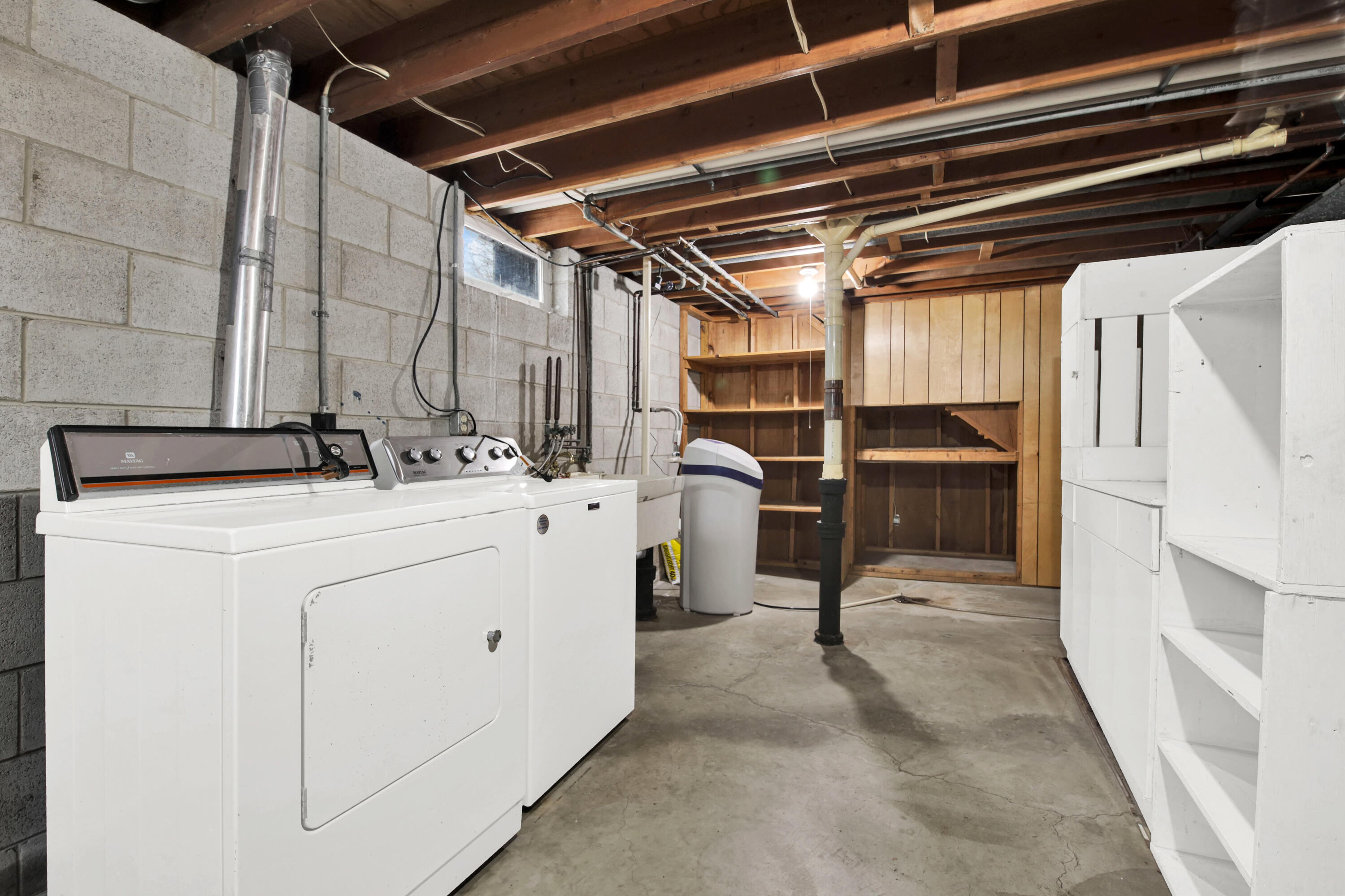 1621 Woodridge Road West Bend, WI 53095 - Photo 12 of 19 1621 Woodridge Rd-24