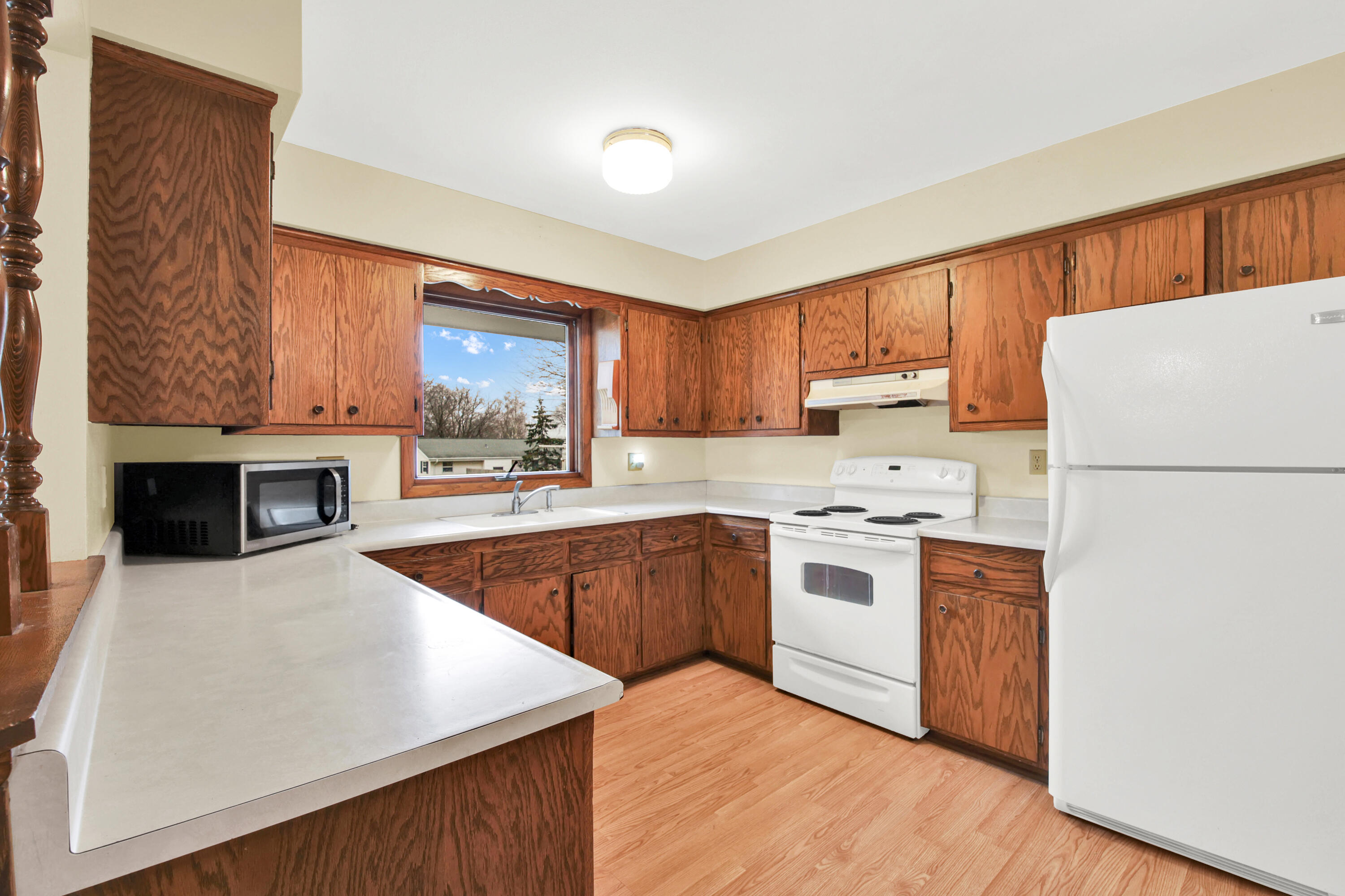 1621 Woodridge Road West Bend, WI 53095 - Photo 2 of 19 1621 Woodridge Rd-15