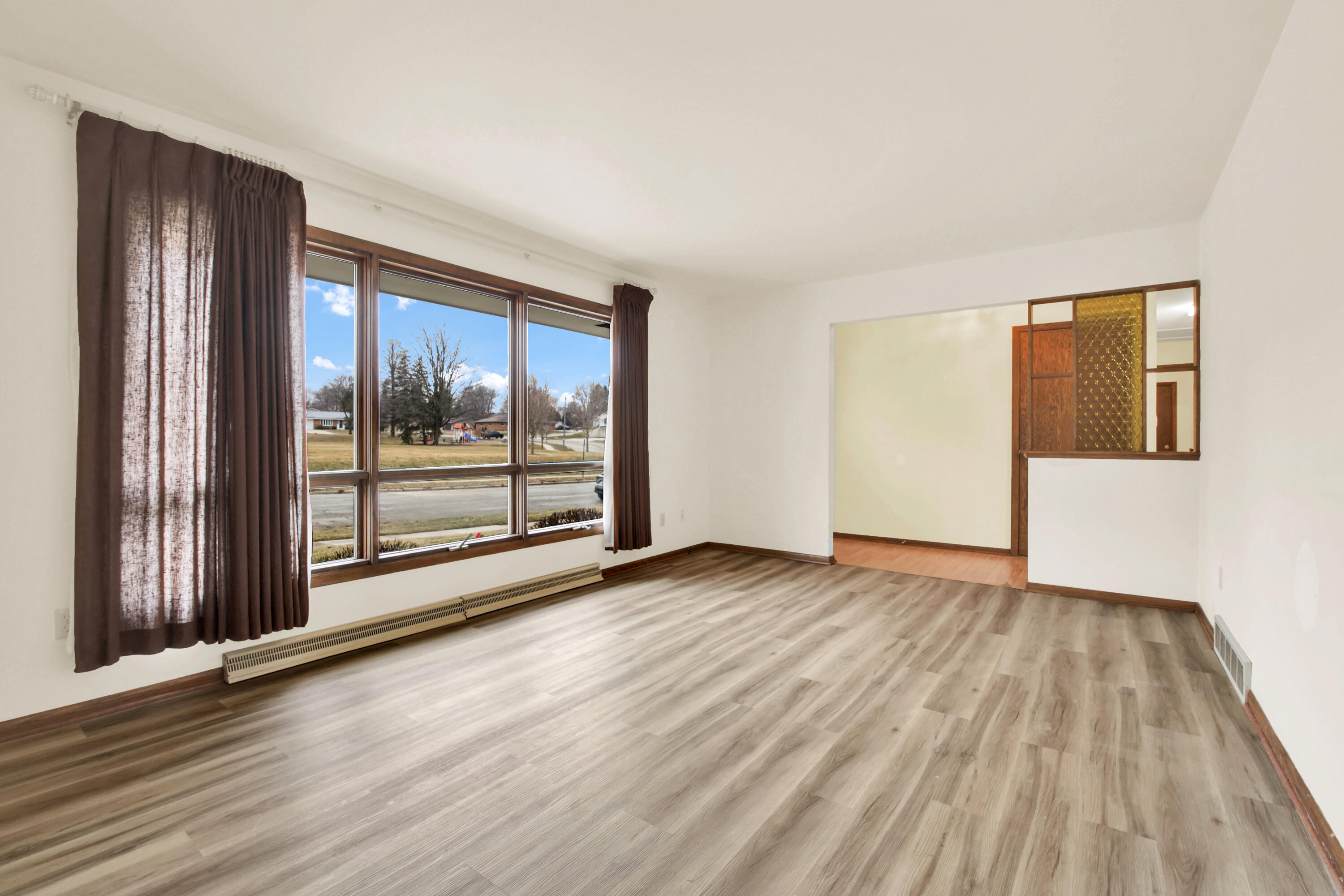 1621 Woodridge Road West Bend, WI 53095 - Photo 4 of 19 1621 Woodridge Rd-10