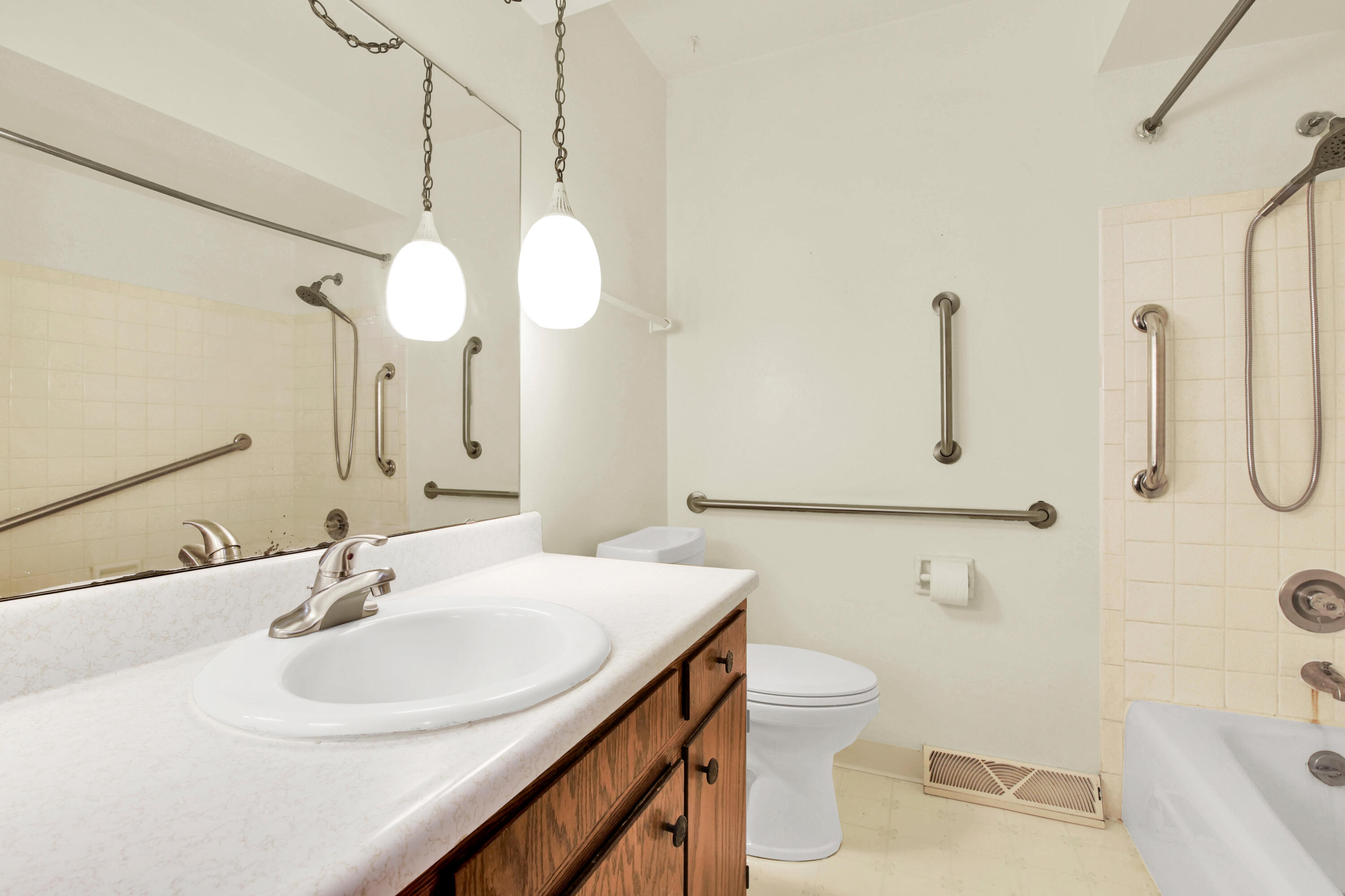 1621 Woodridge Road West Bend, WI 53095 - Photo 10 of 19 1621 Woodridge Rd-22