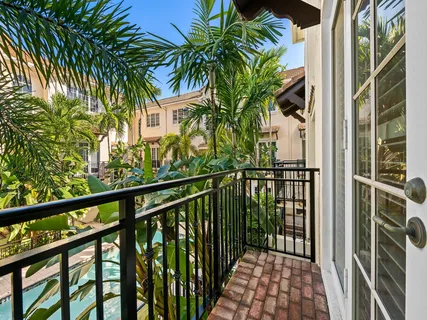 $645,000 | 504 Southeast 7th Street, Unit 202, Fort Lauderdale, FL 33301