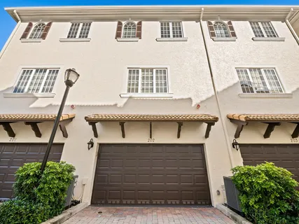 $645,000 | 504 Southeast 7th Street, Unit 202, Fort Lauderdale, FL 33301