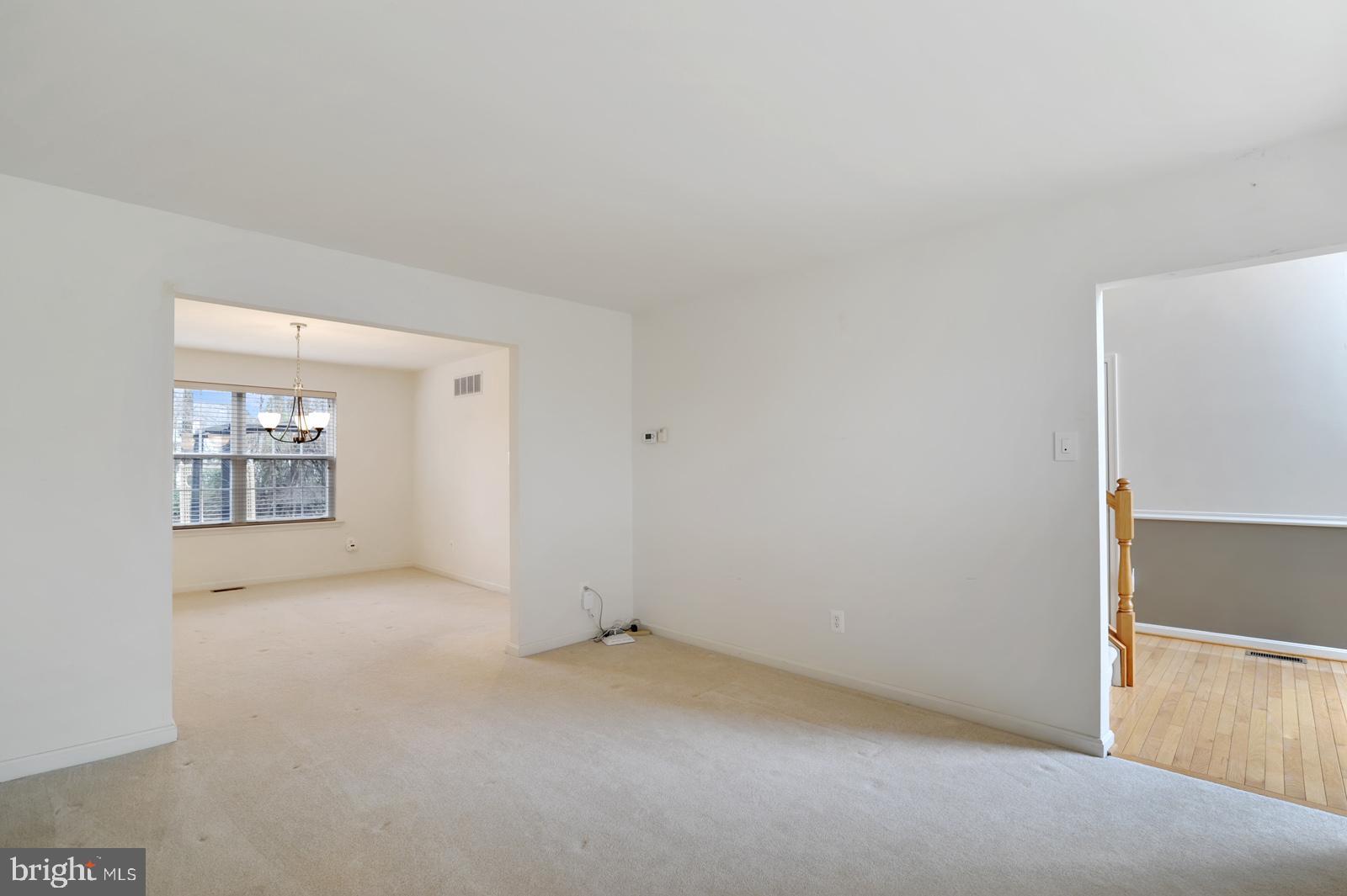 19 Bancroft Road New Castle, DE 19720 - Photo 11 of 36 living room