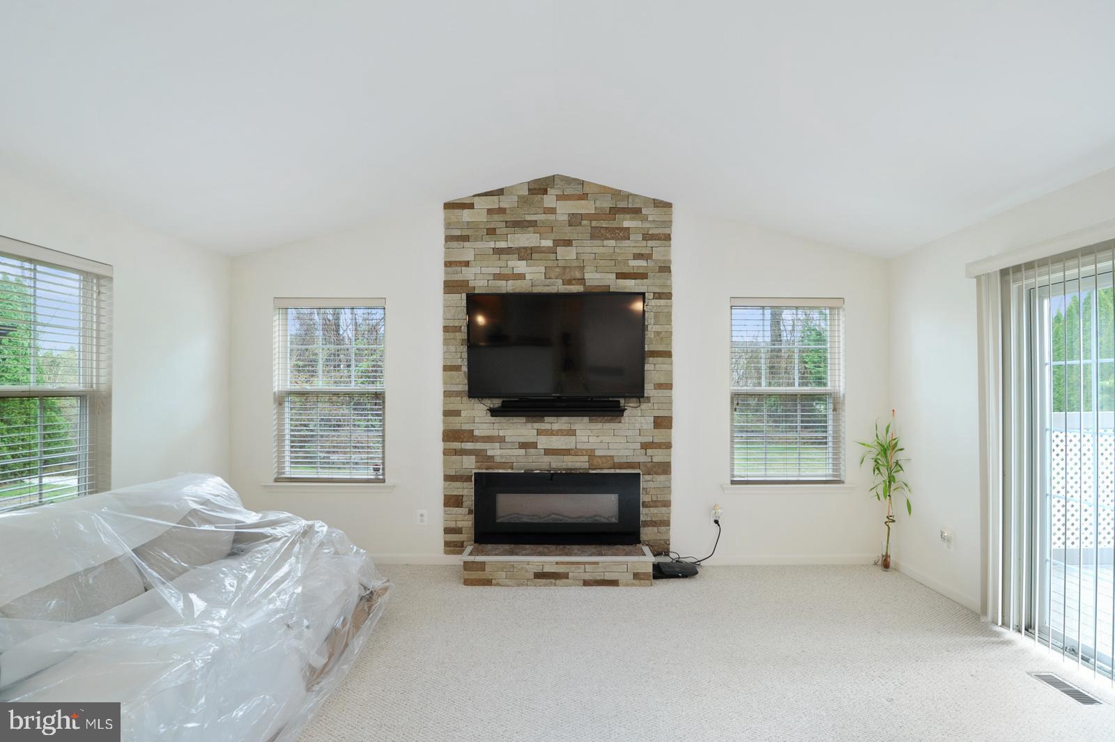 19 Bancroft Road New Castle, DE 19720 - Photo 22 of 36 family room