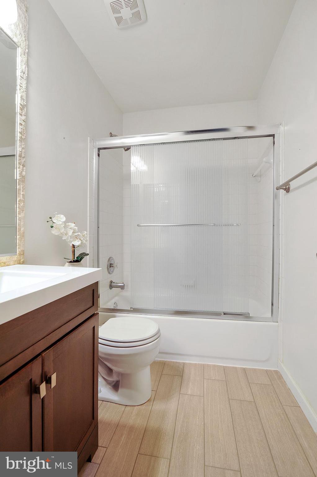 19 Bancroft Road New Castle, DE 19720 - Photo 29 of 36 Hall full bath