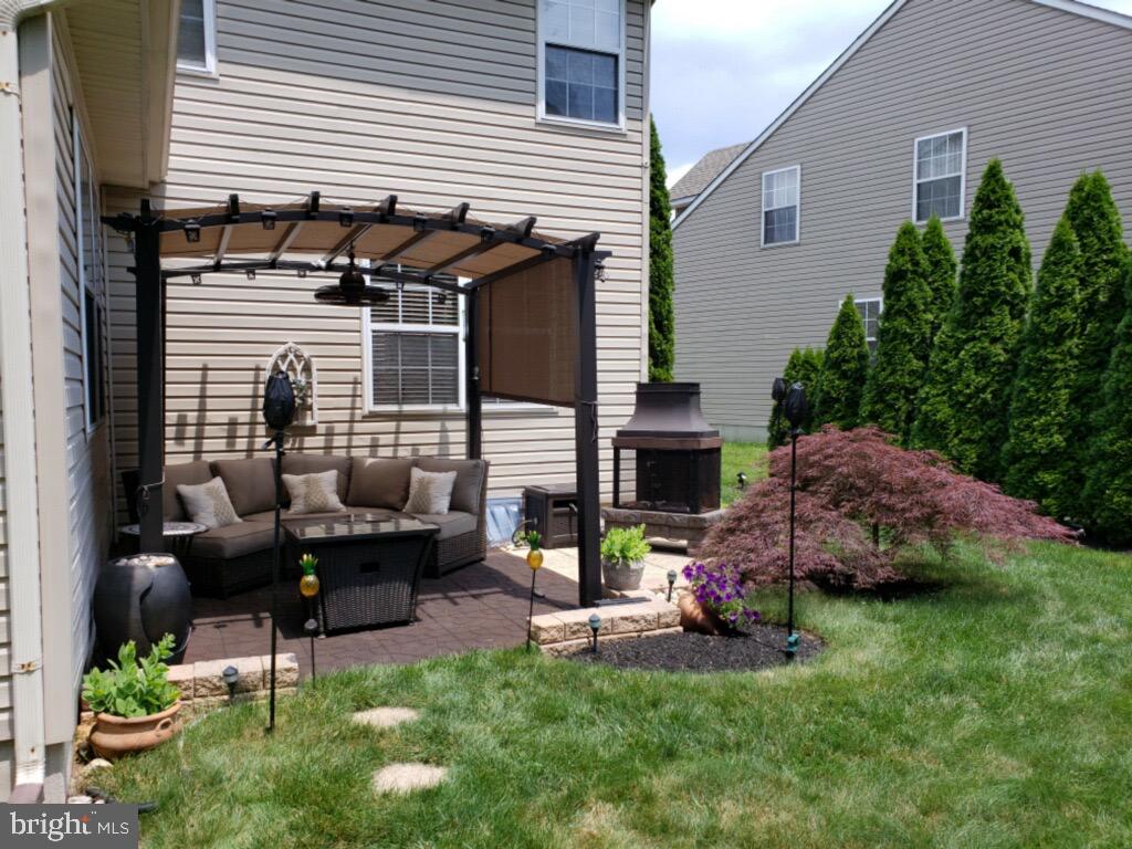 19 Bancroft Road New Castle, DE 19720 - Photo 5 of 36 Outdoor patio with pergola