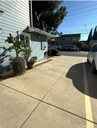$2,500 | 2367 Elden Avenue, Costa Mesa, CA 92627