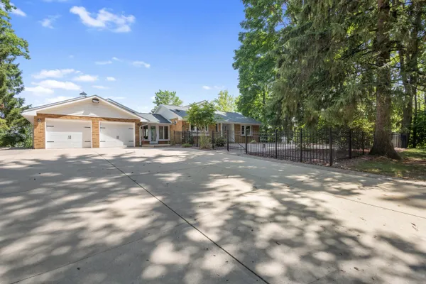 $1,525,000 | 15665 Portage Road, Vicksburg, MI 49097