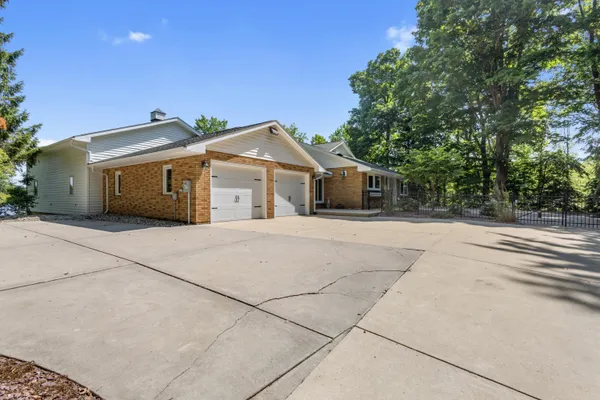 $1,525,000 | 15665 Portage Road, Vicksburg, MI 49097