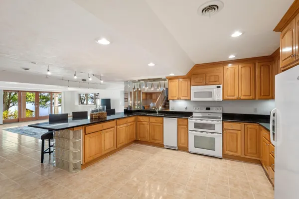 $1,525,000 | 15665 Portage Road, Vicksburg, MI 49097