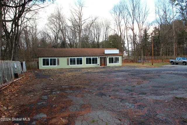 $750,000 | 1569 New Scotland Road, Slingerlands, NY 12159