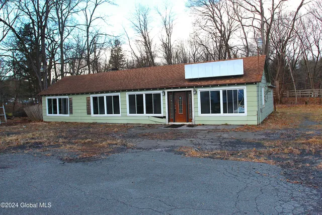 $750,000 | 1569 New Scotland Road, Slingerlands, NY 12159