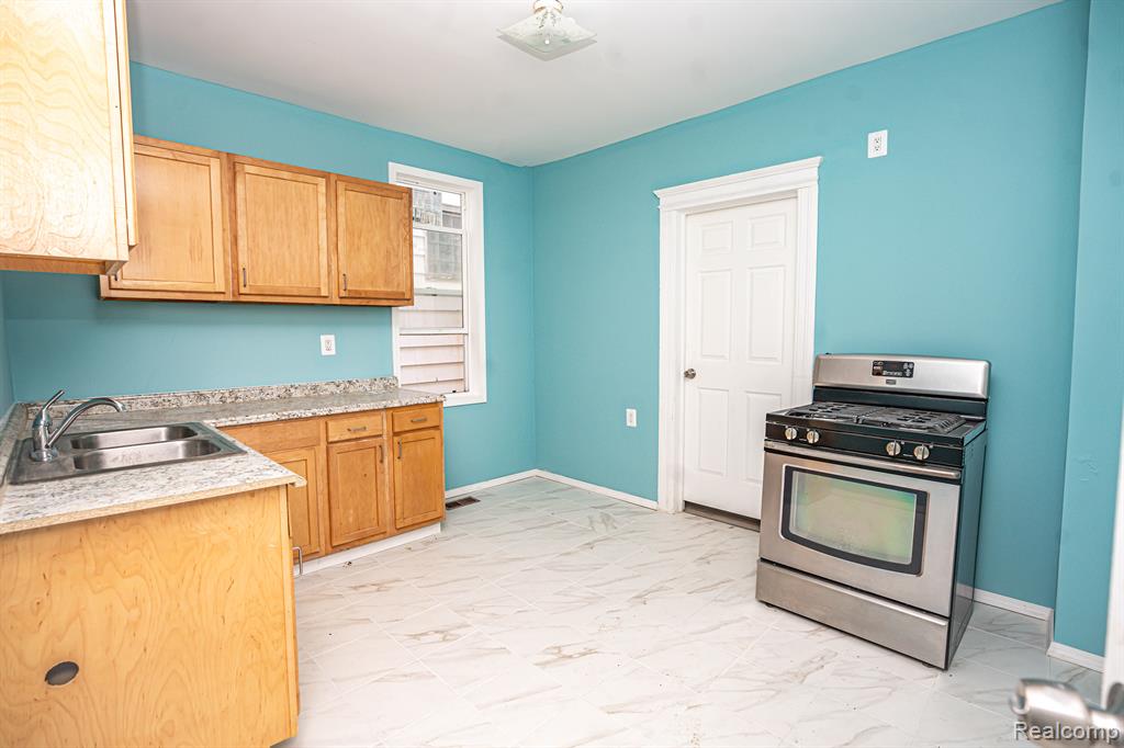 2580 Meldrum Street Detroit, MI 48207 - Photo 9 of 22
