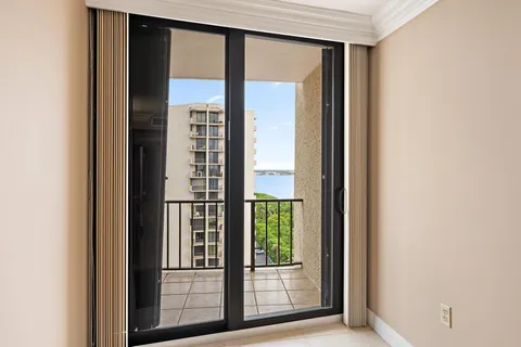 $560,000 | 4200 North Ocean Drive, Unit 11404, Singer Island, FL 33404