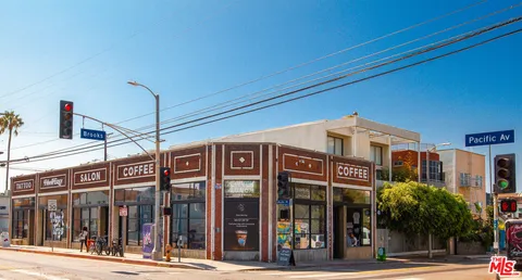 $2,195,000 | 105 Park Place, Venice, CA 90291