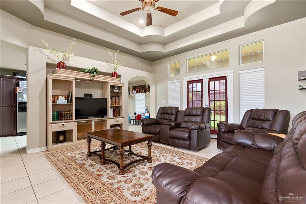 1311 Ima Street Edinburg, TX 78539 - Photo 5 of 11 a living room with furniture and a rug