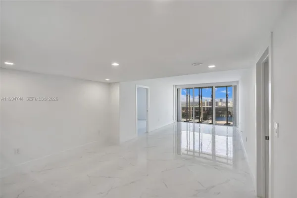 $2,900 | 3625 North Country Club Drive, Unit 2310, Aventura, FL 33180