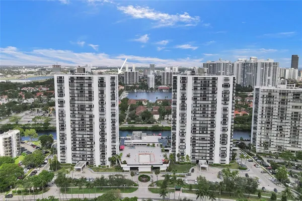 $2,900 | 3625 North Country Club Drive, Unit 2310, Aventura, FL 33180