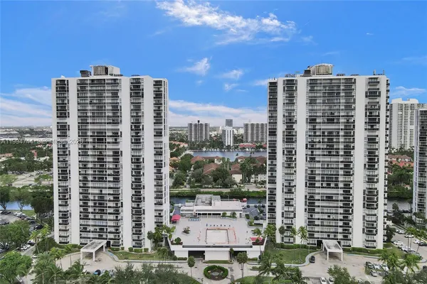 $2,900 | 3625 North Country Club Drive, Unit 2310, Aventura, FL 33180