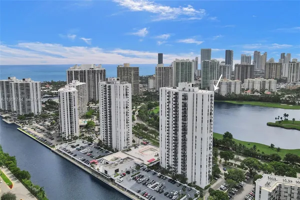 $2,900 | 3625 North Country Club Drive, Unit 2310, Aventura, FL 33180