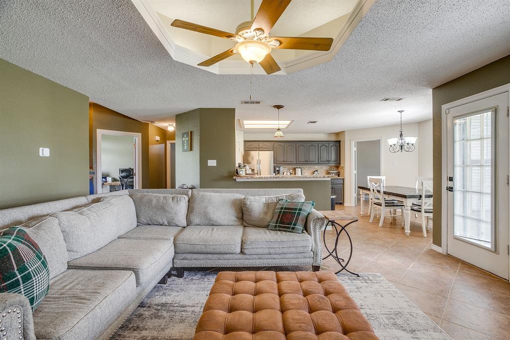 1050 Hampel Road Palmer, TX 75152 - Photo 11 of 35 a living room with furniture and kitchen view