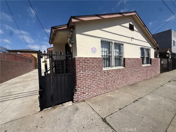 $1,695 | 12924 Prairie Avenue, Unit A, Hawthorne, CA 90250
