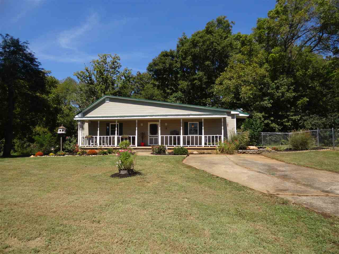 1051 Aaron Road Bowling Green, KY 42101 - Photo 3 of 26 Gallery Image 3