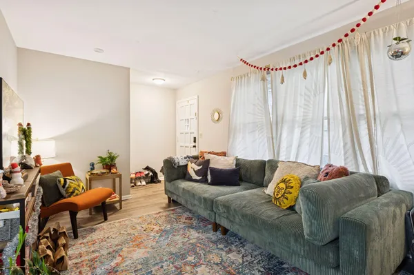 $1,450 | 3513 Emerson Avenue South, Minneapolis, MN 55408