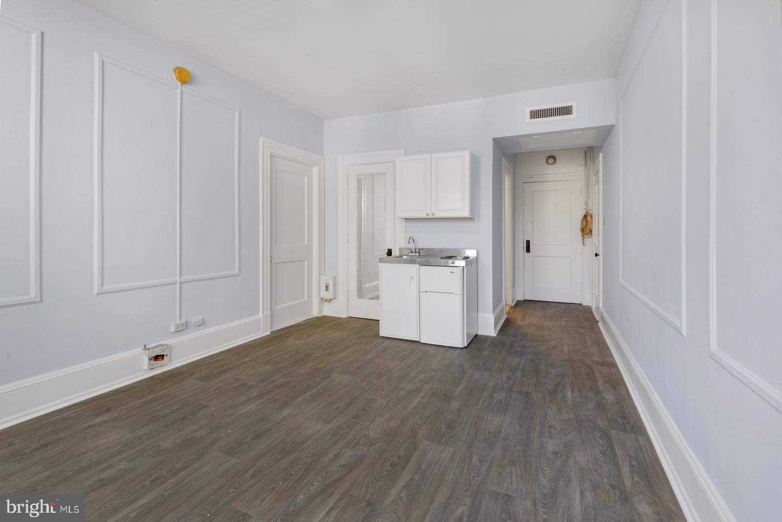 1324 Locust Street, Unit 907 Philadelphia, PA 19107 - Photo 4 of 21 Gallery Image 4