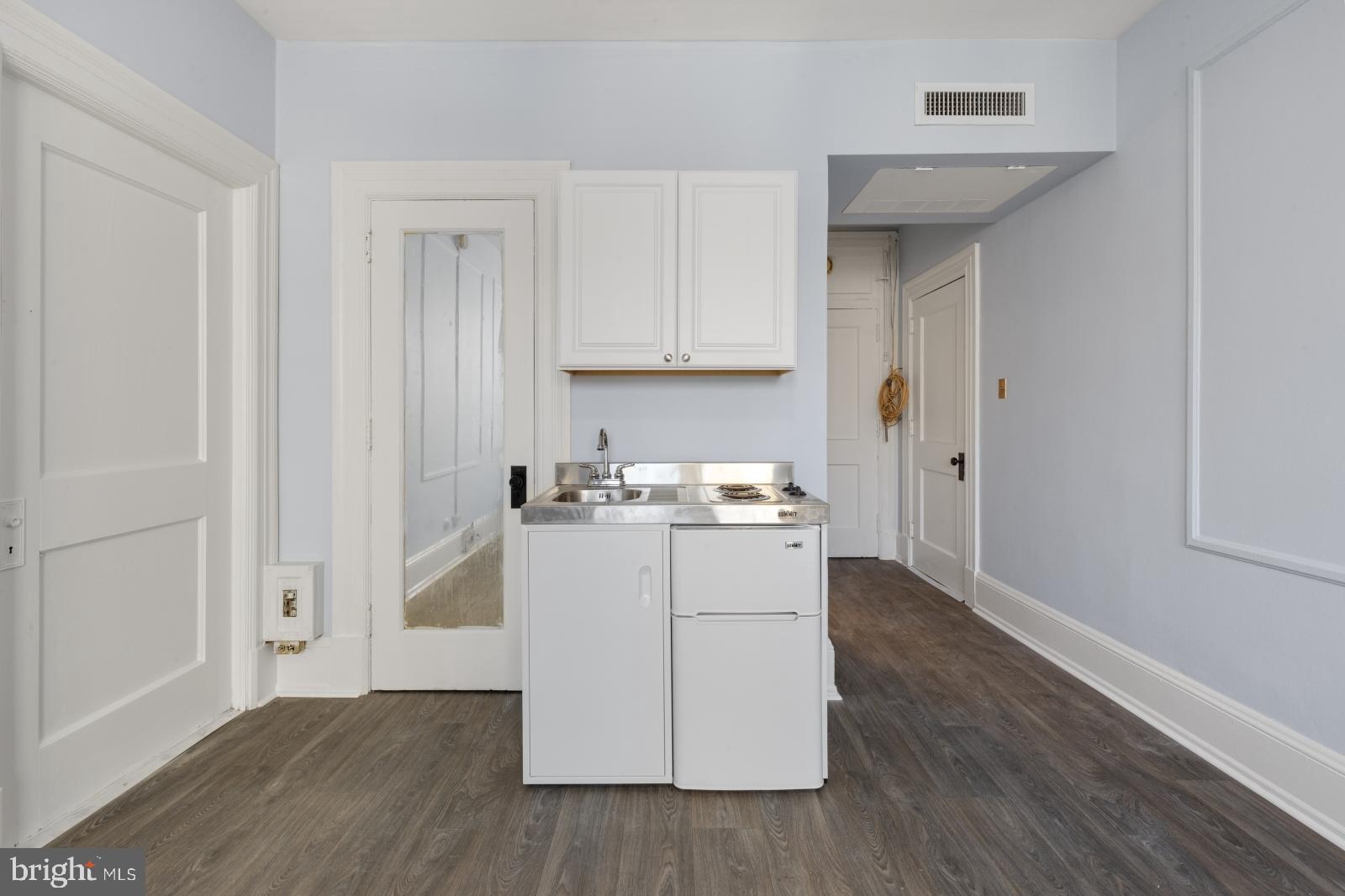 1324 Locust Street, Unit 907 Philadelphia, PA 19107 - Photo 6 of 21 Gallery Image 6