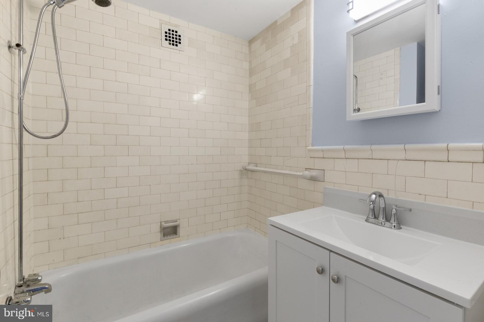 1324 Locust Street, Unit 907 Philadelphia, PA 19107 - Photo 10 of 21 Gallery Image 10