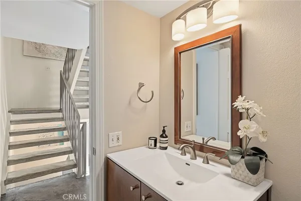 $1,315,000 | 1140 Manhattan Beach, Unit D, Manhattan Beach, CA 90266