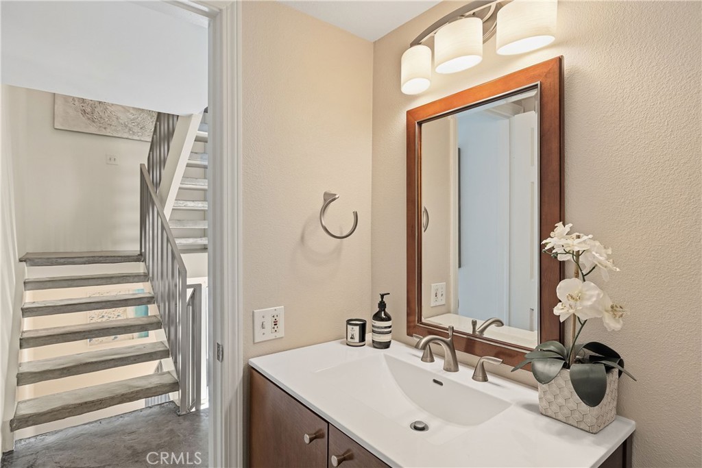 1140 Manhattan Beach, Unit D Manhattan Beach, CA 90266 - Photo 5 of 12 a bathroom with a sink a mirror and a shower