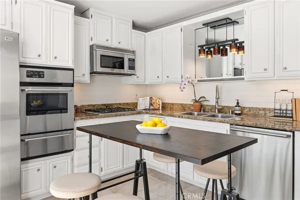 $1,315,000 | 1140 Manhattan Beach, Unit D, Manhattan Beach, CA 90266