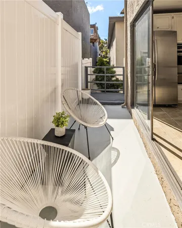 $1,315,000 | 1140 Manhattan Beach, Unit D, Manhattan Beach, CA 90266