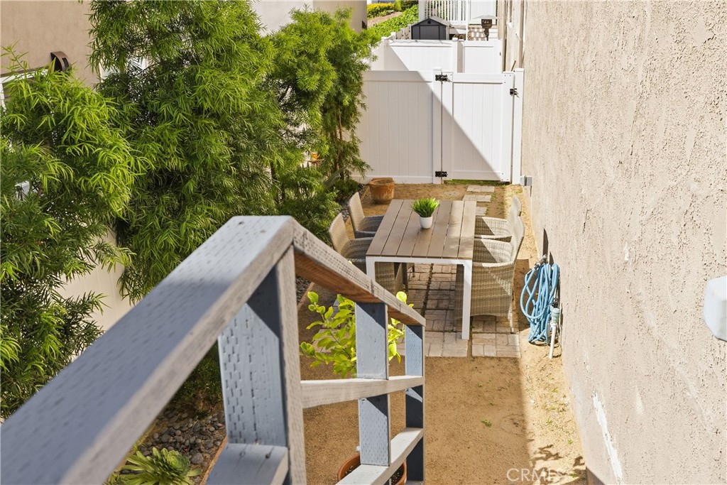 1140 Manhattan Beach, Unit D Manhattan Beach, CA 90266 - Photo 8 of 12 a view of balcony with furniture