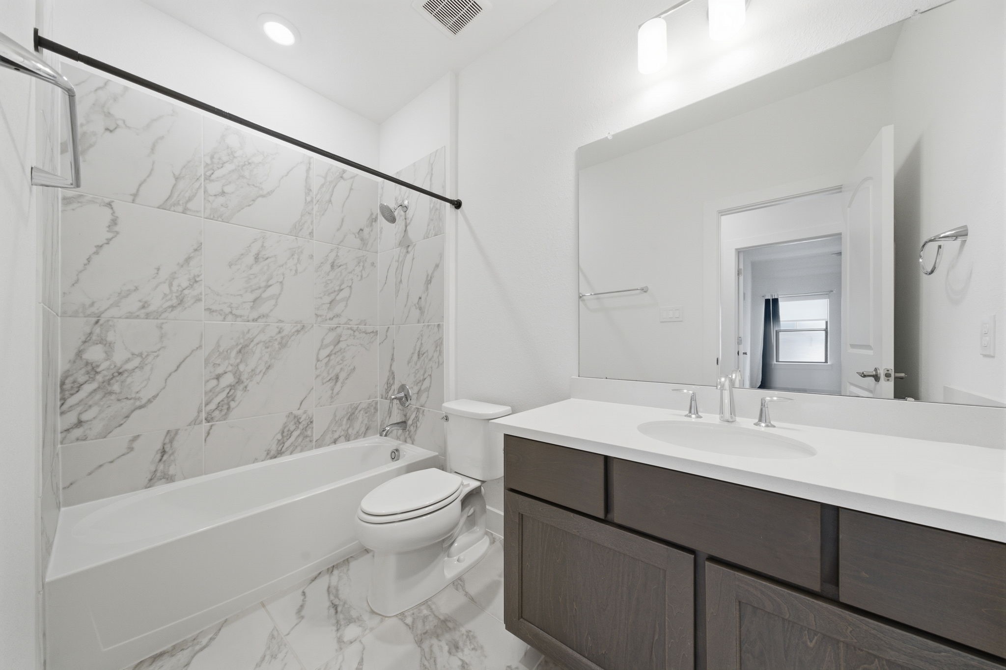 4712 Lorelai Lane Spring, TX 77386 - Photo 22 of 35 Full Bathroom #3 located on the 2nd floor.