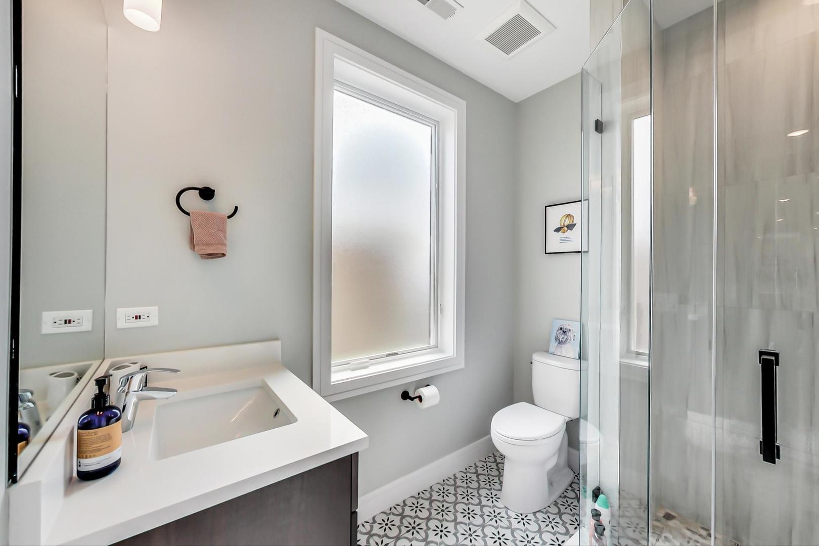 2429 West Augusta Boulevard, Unit 3 Chicago, IL 60622 - Photo 22 of 24