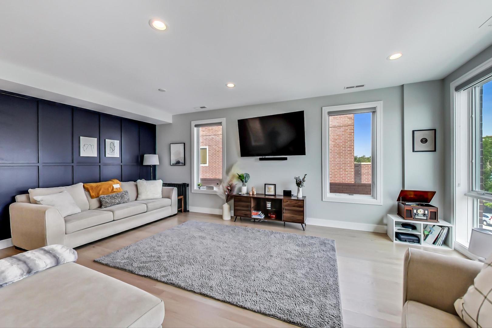 2429 West Augusta Boulevard, Unit 3 Chicago, IL 60622 - Photo 3 of 24