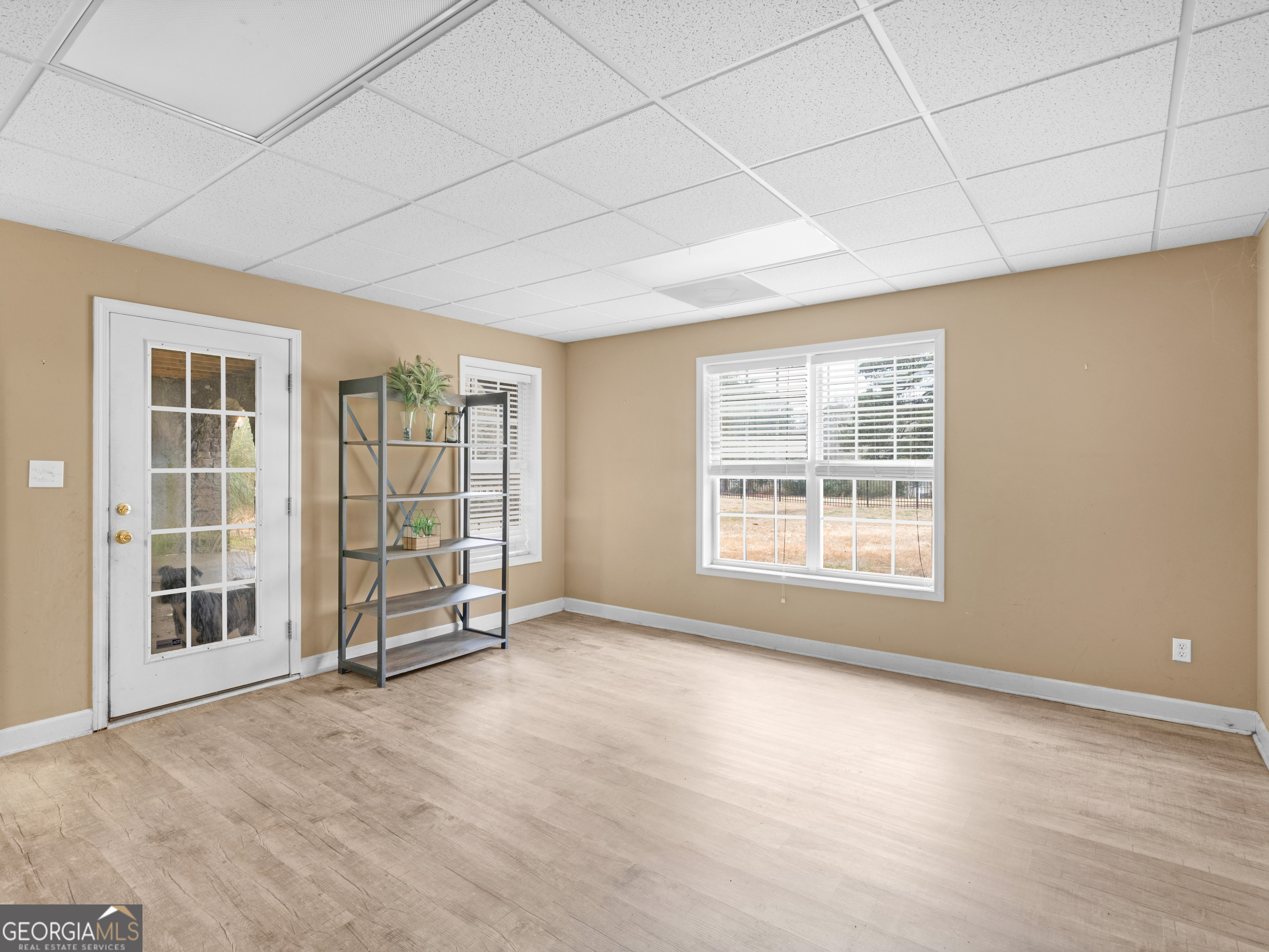 517 North Pine Hill Road Griffin, GA 30223 - Photo 18 of 25 an empty room with windows