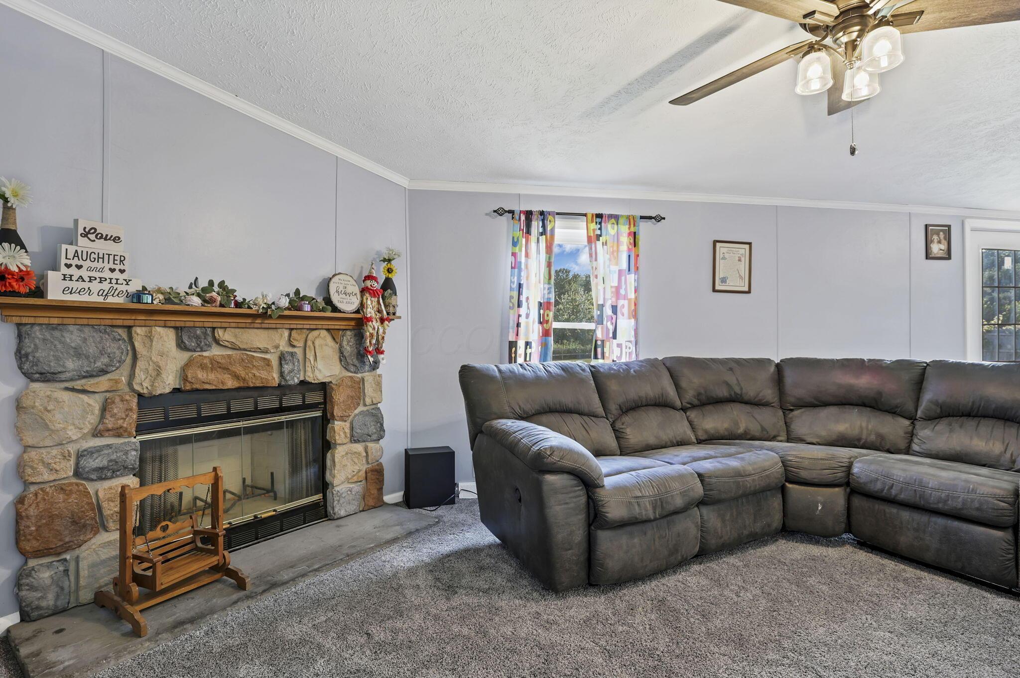 6895 Heigle Road Southwest Amanda, OH 43102 - Photo 24 of 61 Family Room & Fireplace
