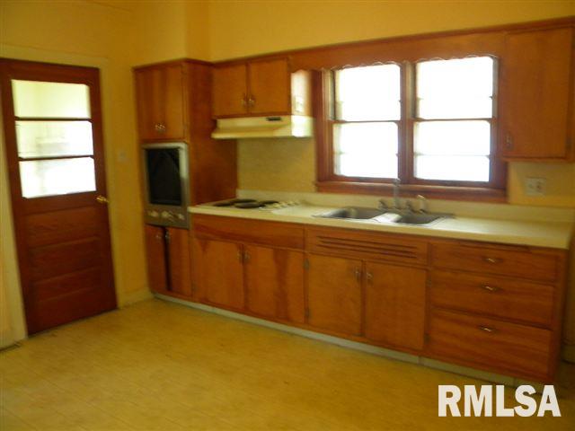 804 North Kickapoo Street Lincoln, IL 62656 - Photo 4 of 8 Gallery Image 4