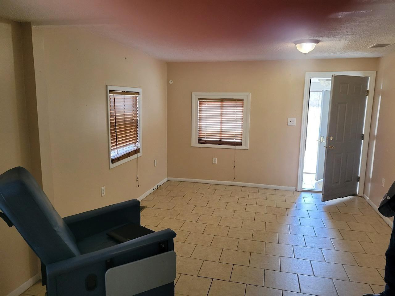 12361 Tuttle Hill Road Milan, MI 48160 - Photo 8 of 12 Photo 8