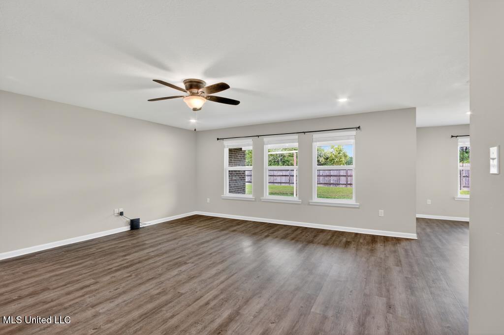 15232 Cypress Way Biloxi, MS 39532 - Photo 3 of 43 IMG_6723