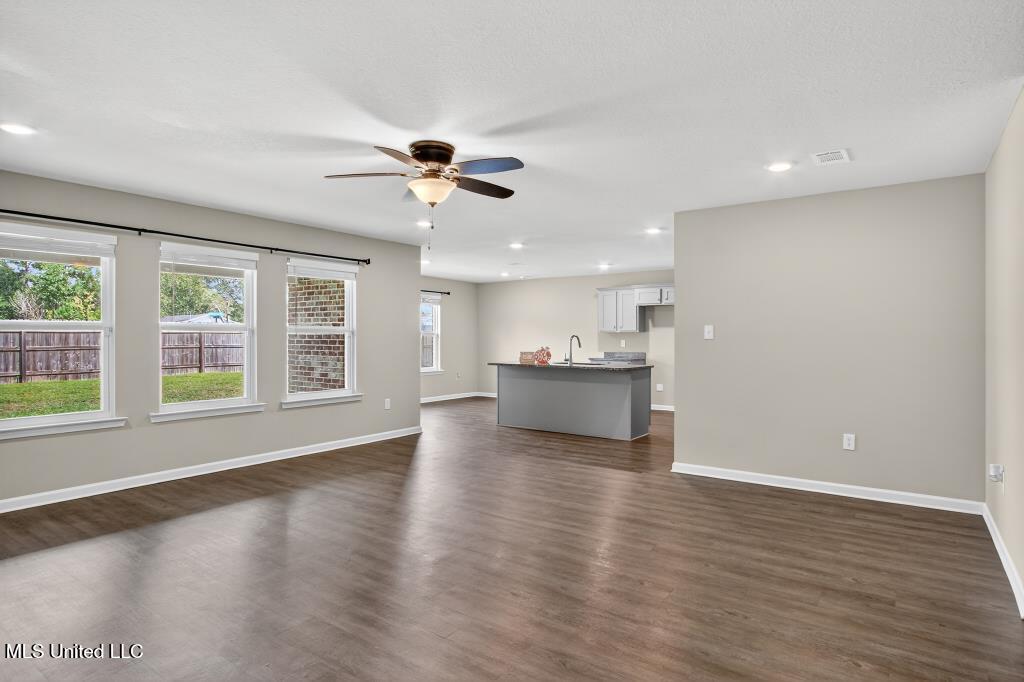 15232 Cypress Way Biloxi, MS 39532 - Photo 4 of 43 IMG_6721